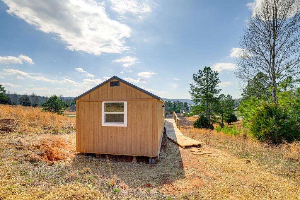 Cozy Decatur Cabin with Views about 1 Mi to Riverfront! photo 1