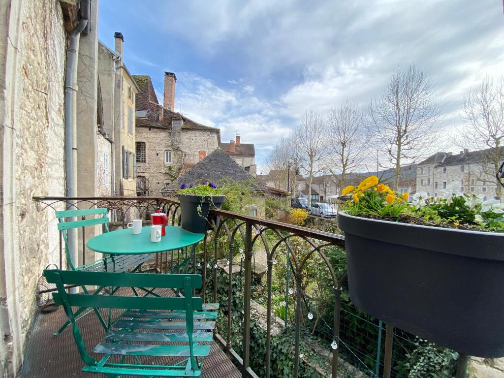 Gorgeous old house in the centre of Souillac photo 1