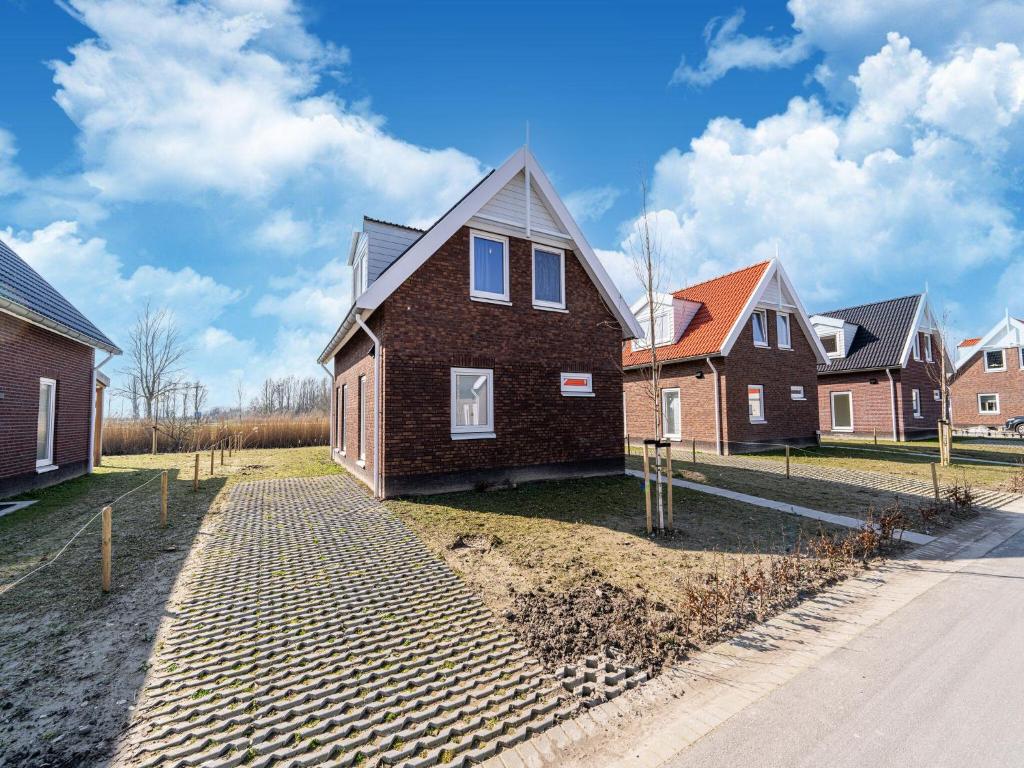 Nice holiday home with sauna near a lake photo 1