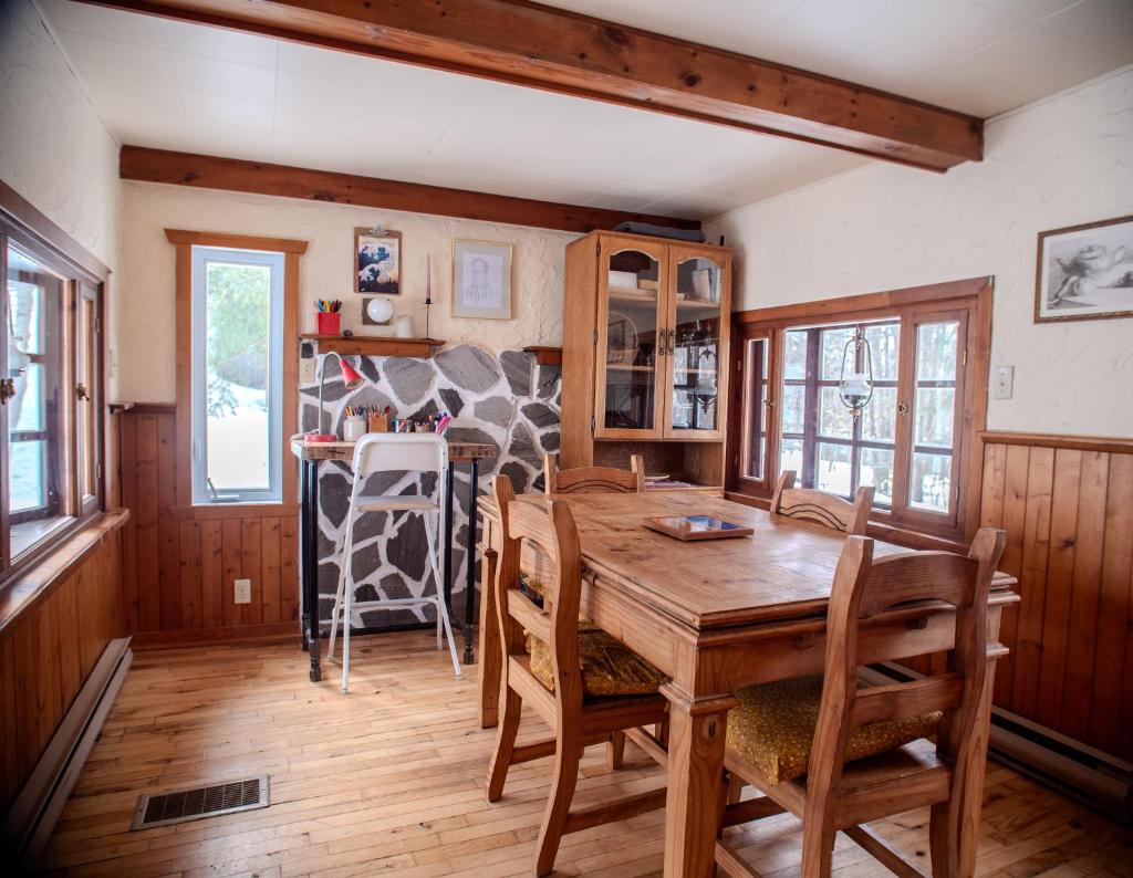 Chalet “Lendemain de ville” avec accès au lac photo 3