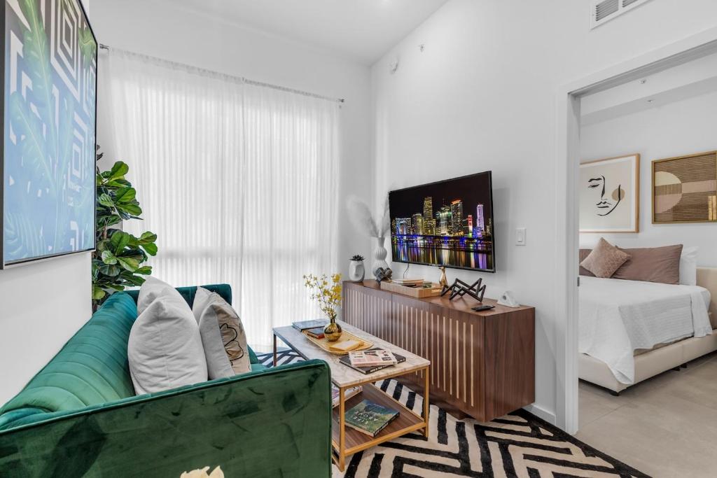 Miami Magic Vibrant 2 Bedroom with Free Parking image