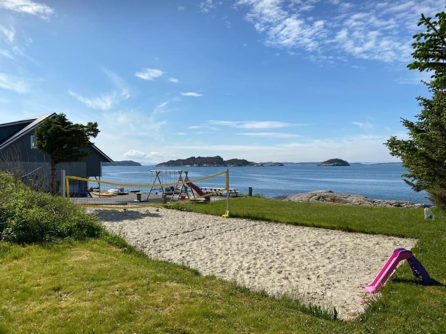 House by sea - Bergen, Norway. Free boat.