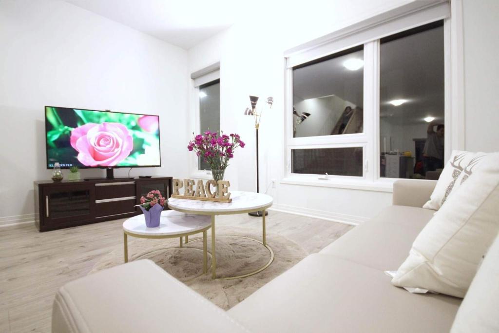 Newly Built Modern 4BR Townhouse w/ Parking