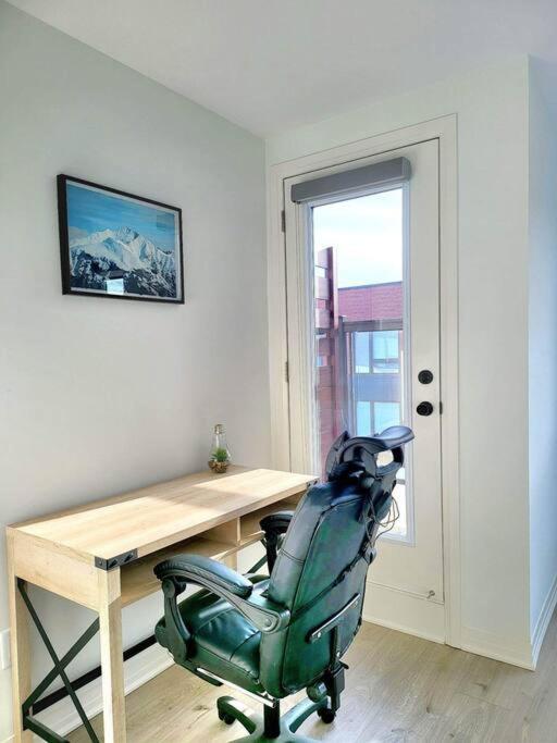 Newly Built Modern 4BR Townhouse w/ Parking photo 2