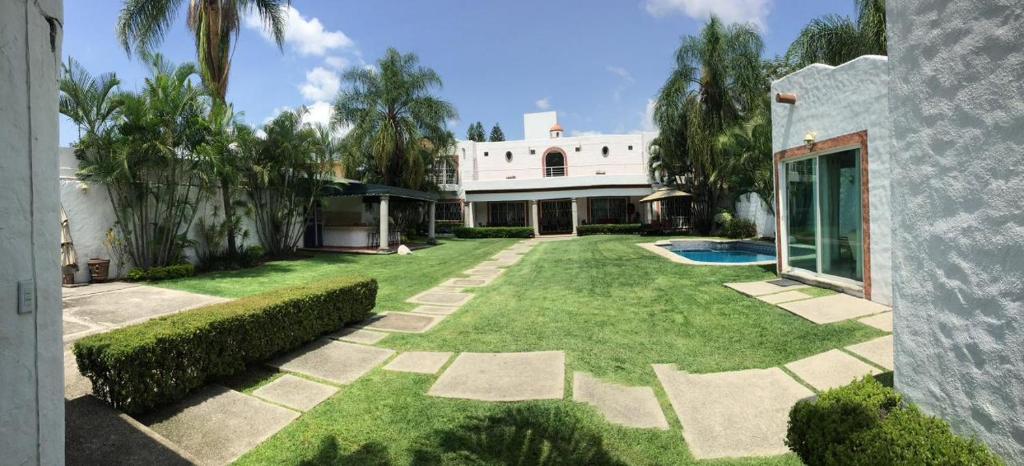 Hermosa Casa llena de vida, jardín y alberca! photo 2