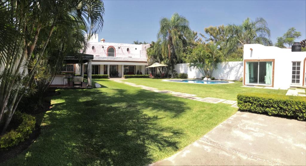 Hermosa Casa llena de vida, jardín y alberca! photo 3