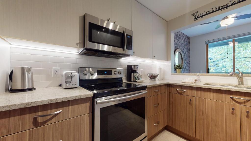Designer Townhome In Whistler Village with Pool and Hot Tub photo 2