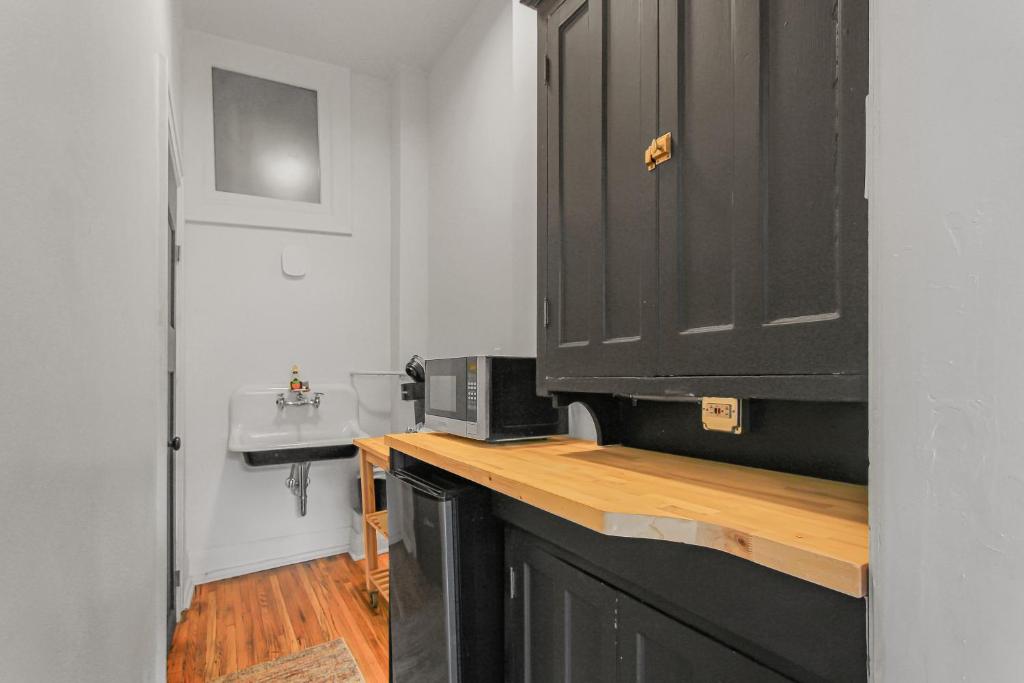 Library Square Suites photo 2