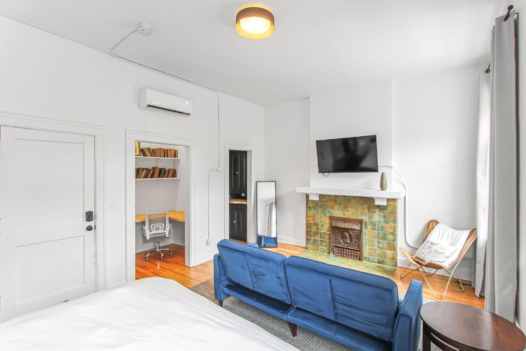 Library Square Suites photo 3