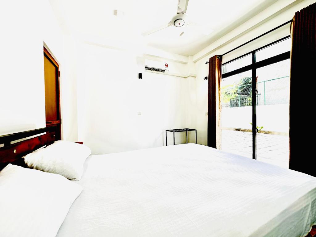 4 Bedroom Large Apartment in Nugegoda, Colombo photo 4