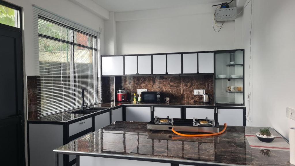 4 Bedroom Large Apartment in Nugegoda, Colombo photo 1