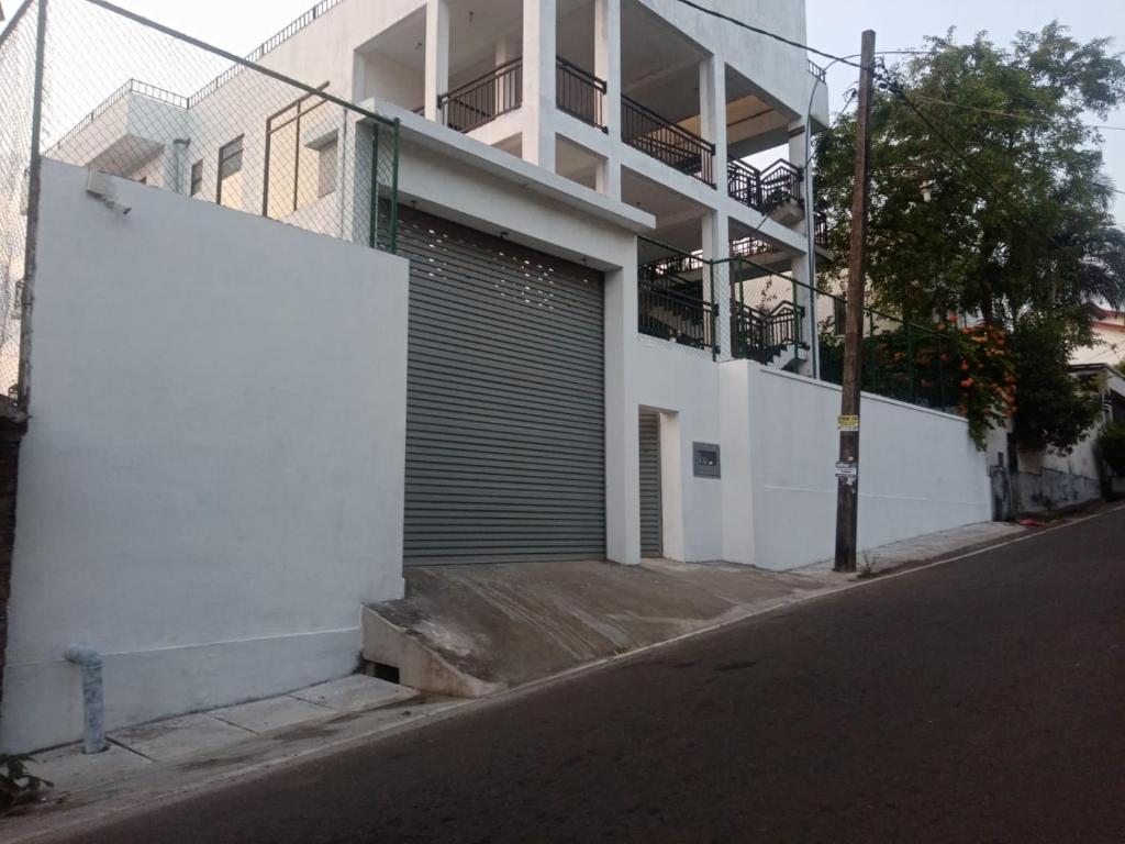 4 Bedroom Large Apartment in Nugegoda, Colombo
