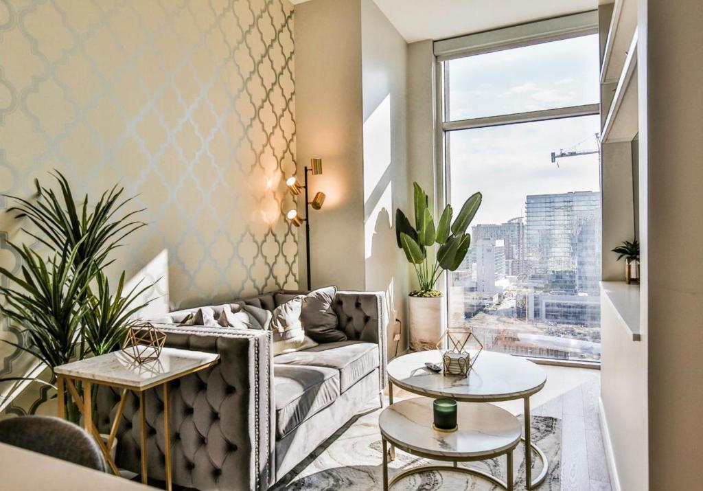 The Gulch King Studio With Lounge, Pool, Gym, Parking - Tap to explore photos