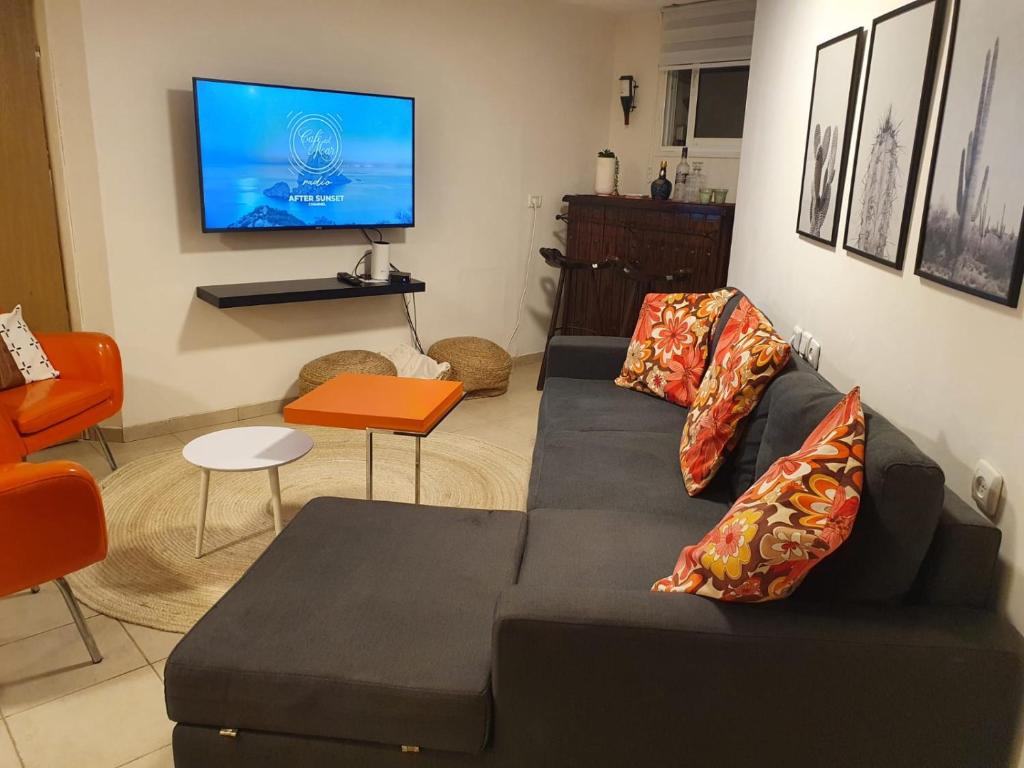 Spacious and Peaceful 2BD with a Garden & Parking photo 2