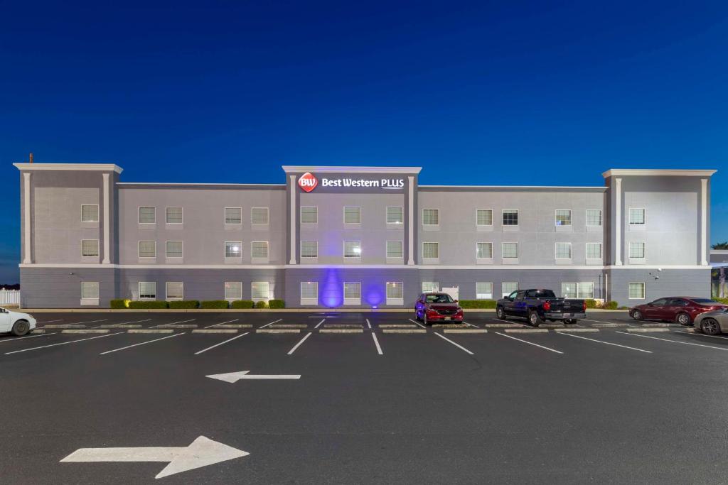 Best Western Plus Brunswick Inn & Suites image