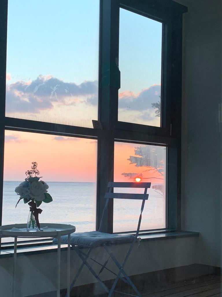 Ocean & sunrise View-10 seconds of beach walk - Three bedrooms photo 1