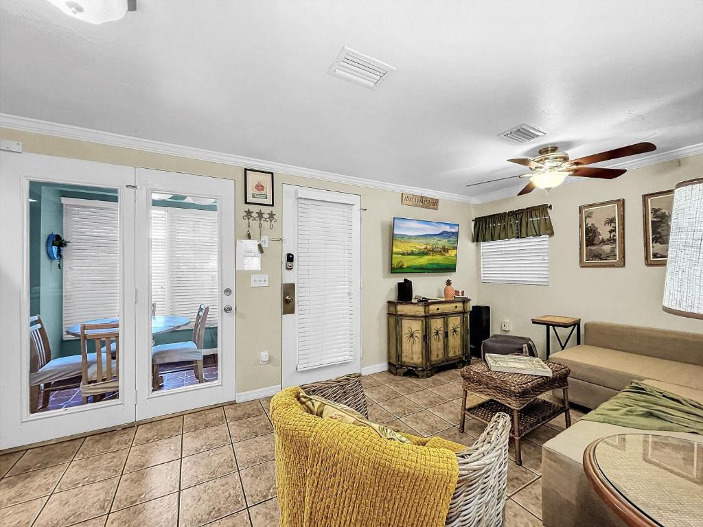Paradise Cove at Island Getaway image
