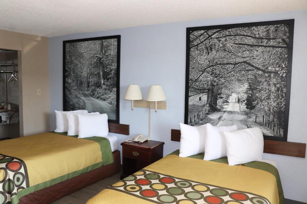 Super 8 by Wyndham Clarksville East photo 3