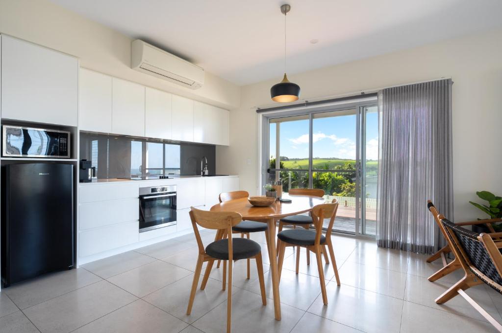 Sea&Country Kiama - Stunning Views-Relaxing-Spacious-Deck-EVC photo 3