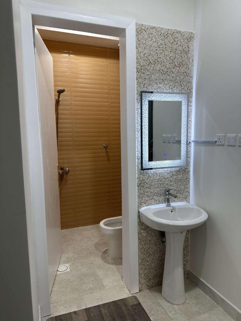 وحدة سكنية مع كراج خاص للسيارة photo 3