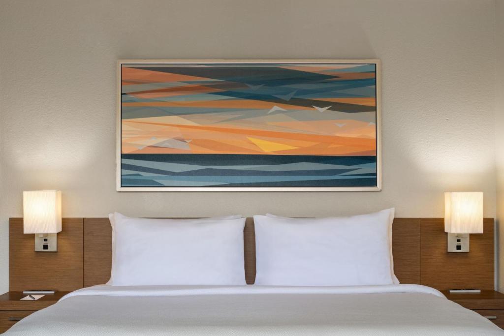 Courtyard by Marriott - Naples - Tap to explore photos