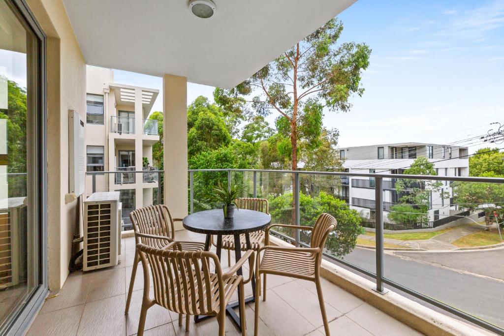 Stylish 2-Bed, 2-Bath with Parking in Lane Cove photo 4