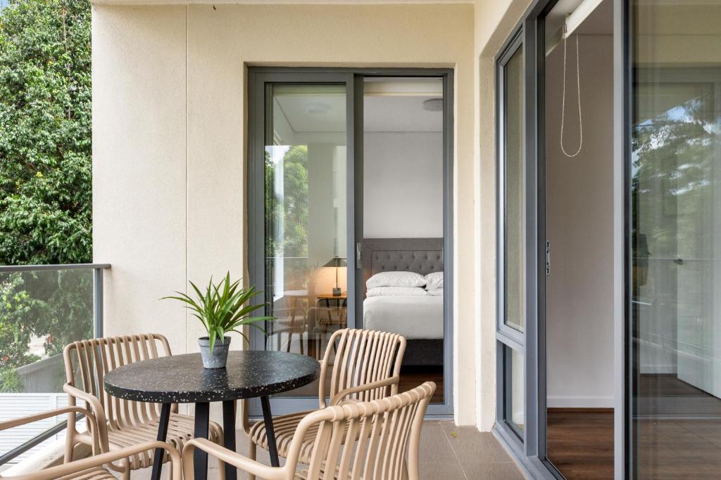 Stylish 2-Bed, 2-Bath with Parking in Lane Cove photo 1