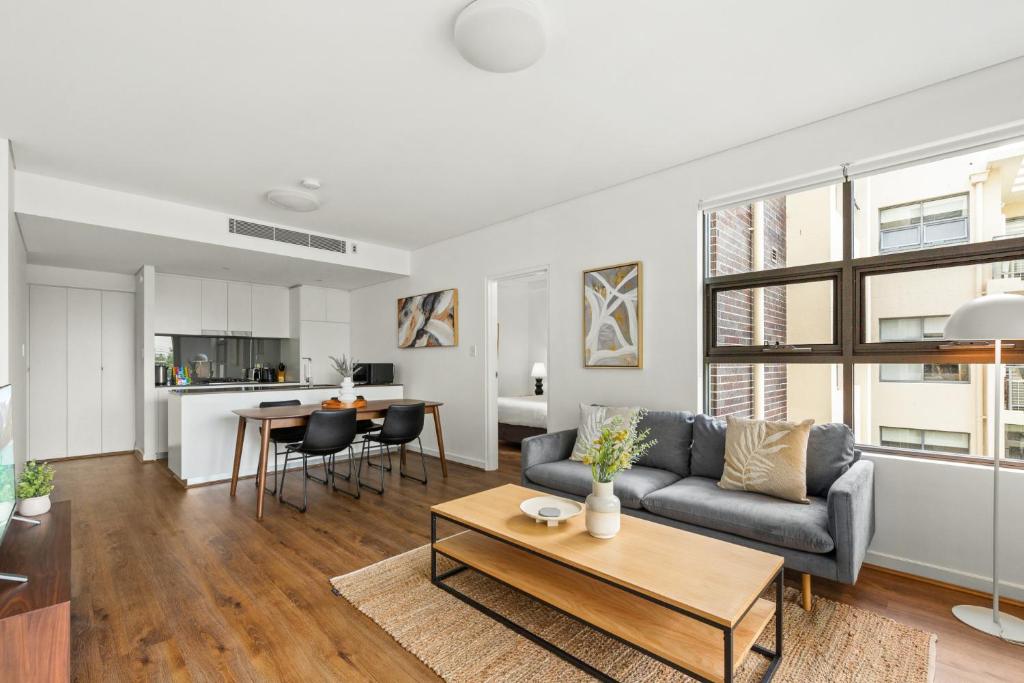 Stylish 2-Bed, 2-Bath with Parking in Lane Cove