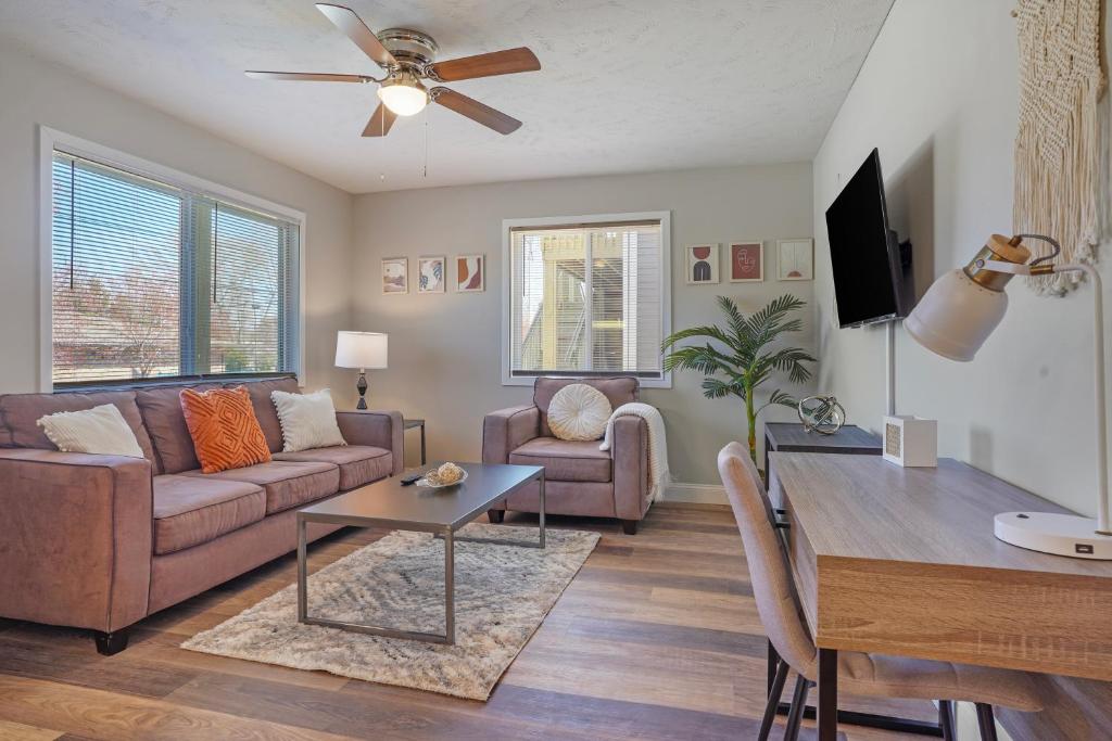 Downtown Med District: Stylish & Modern 2BD, 1BA Capital City Escape! image