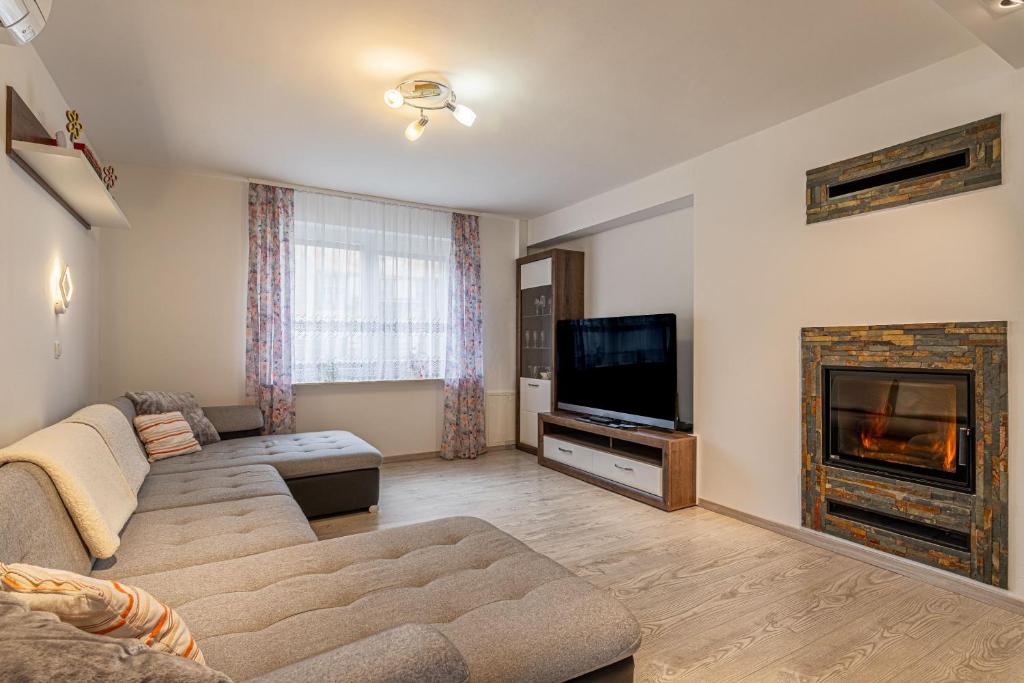 House Dijana With Pool - Happy Rentals photo 1