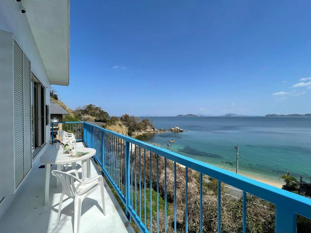 bLOCAL AO house - 1 BR House with Ocean View Few min walk to the beach photo 1
