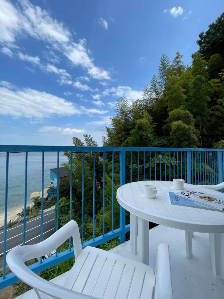 bLOCAL AO house - 1 BR House with Ocean View Few min walk to the beach photo 3