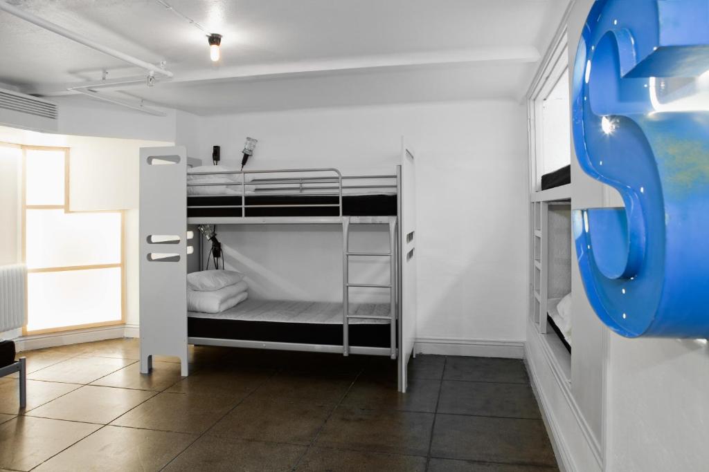 Номер (Кровать в общем 8-местном номере для женщин), City Backpackers Hostel