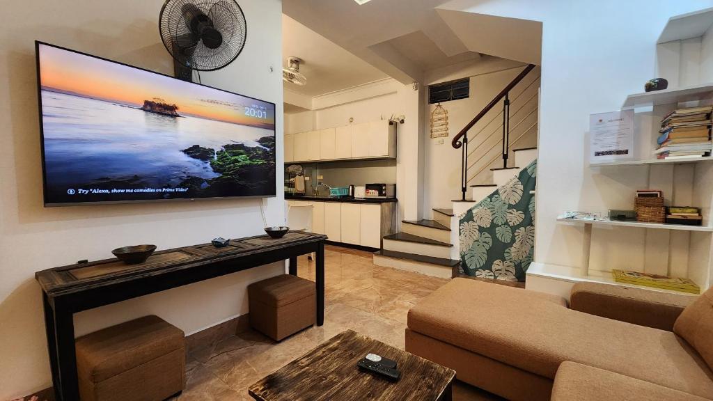 The Tournesol - Clean, Cozy and Private Home Stay - 5 mins to Hoan Kiem Lake