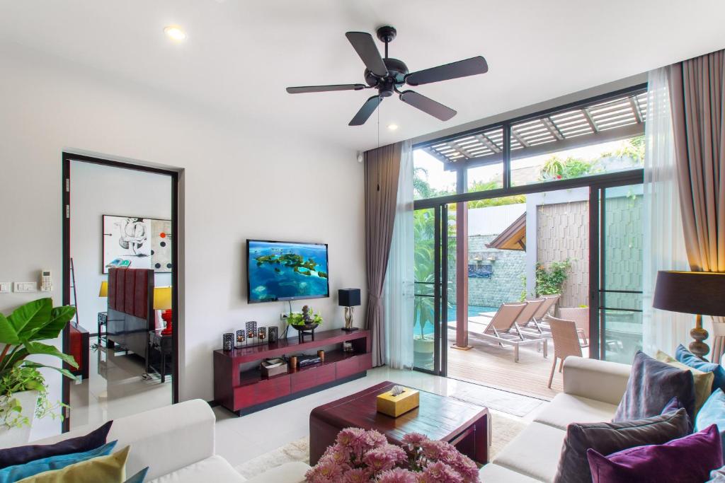 Stylish 3BR Pool Villa Onyx H4, Gated Residence, Near Rawai & Naiharn Beach photo 4