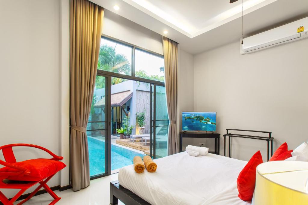 Stylish 3BR Pool Villa Onyx H4, Gated Residence, Near Rawai & Naiharn Beach photo 2