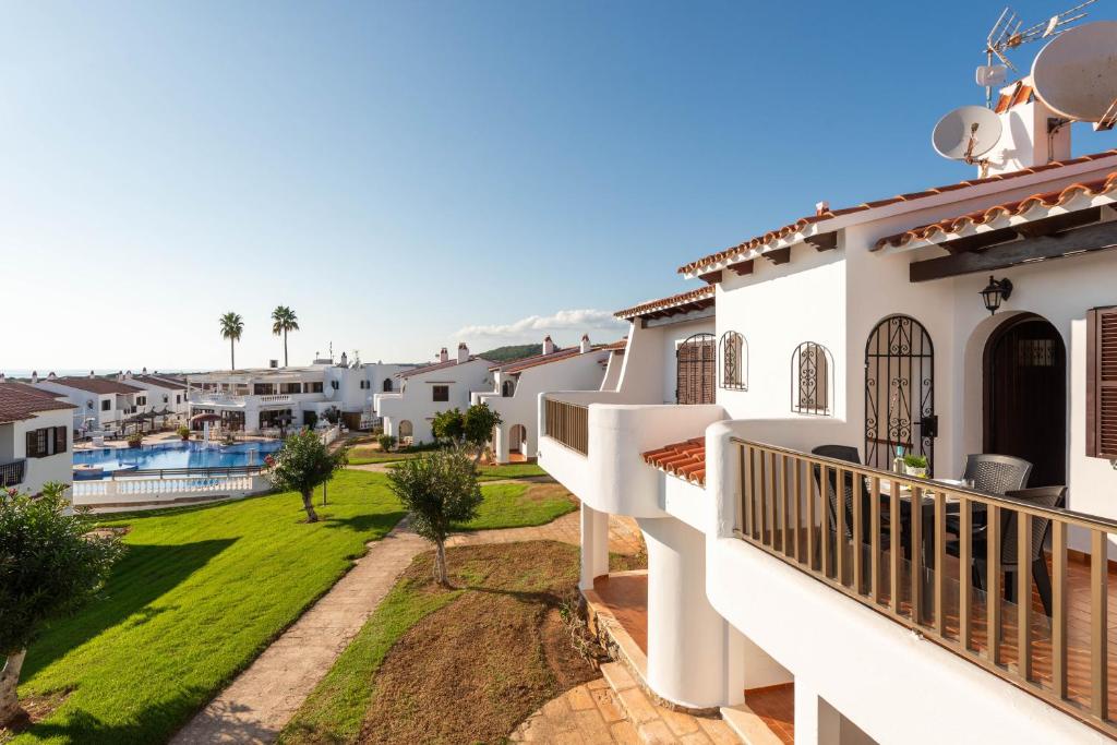 Apartamentos en Son Bou photo 1