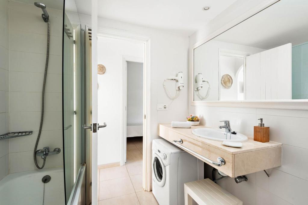 Apartamentos en Son Bou photo 4