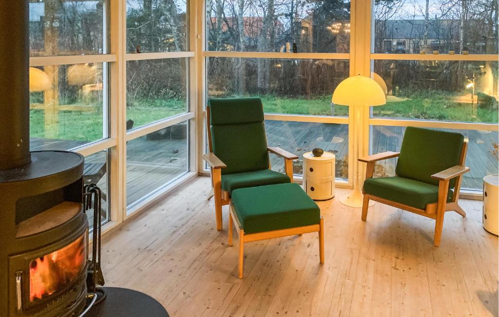 4 Bedroom Pet Friendly Home In Strandby photo 4