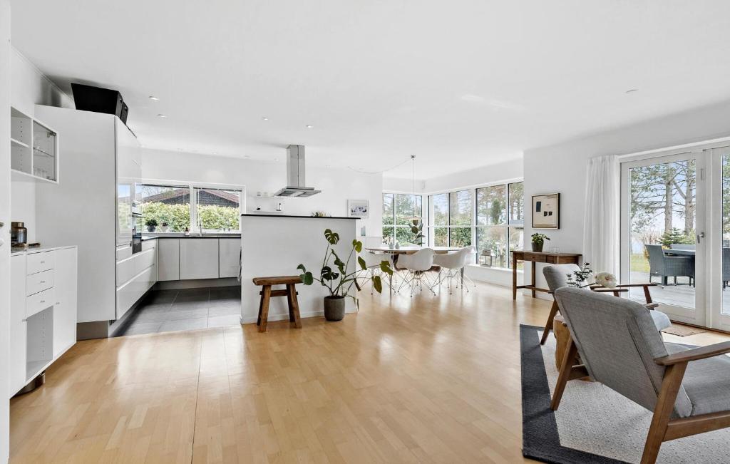 Amazing Home In Roskilde With Kitchen photo 4