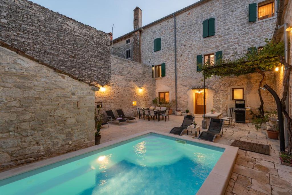 Rustic Villa with pool in the center of a romantic little place photo 2