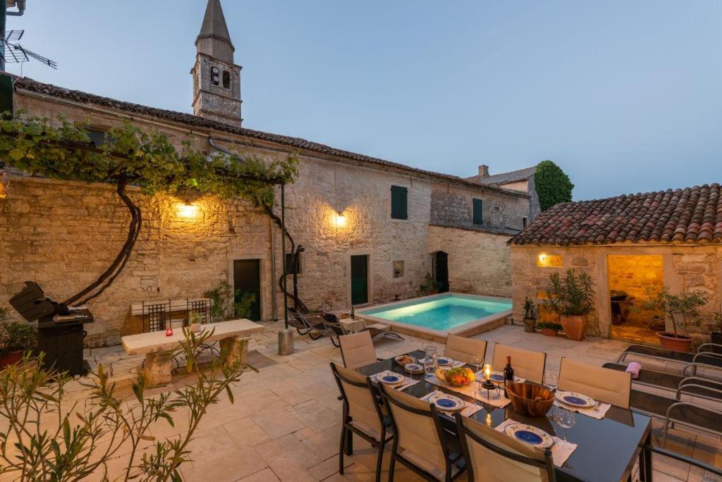 Rustic Villa with pool in the center of a romantic little place photo 1