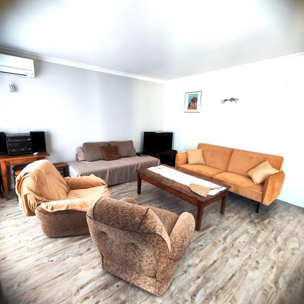 Appartement de 2 chambres avec jardin clos et wifi a Medis a 4 km de la plage