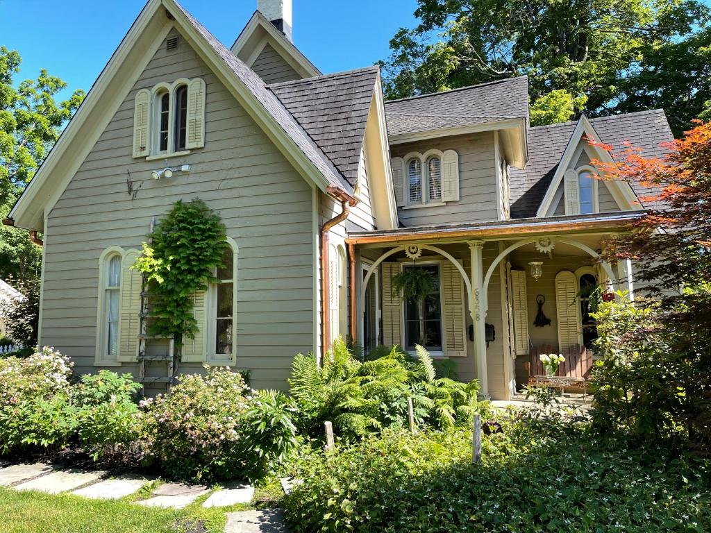 The Gables of Rhinebeck Inn image