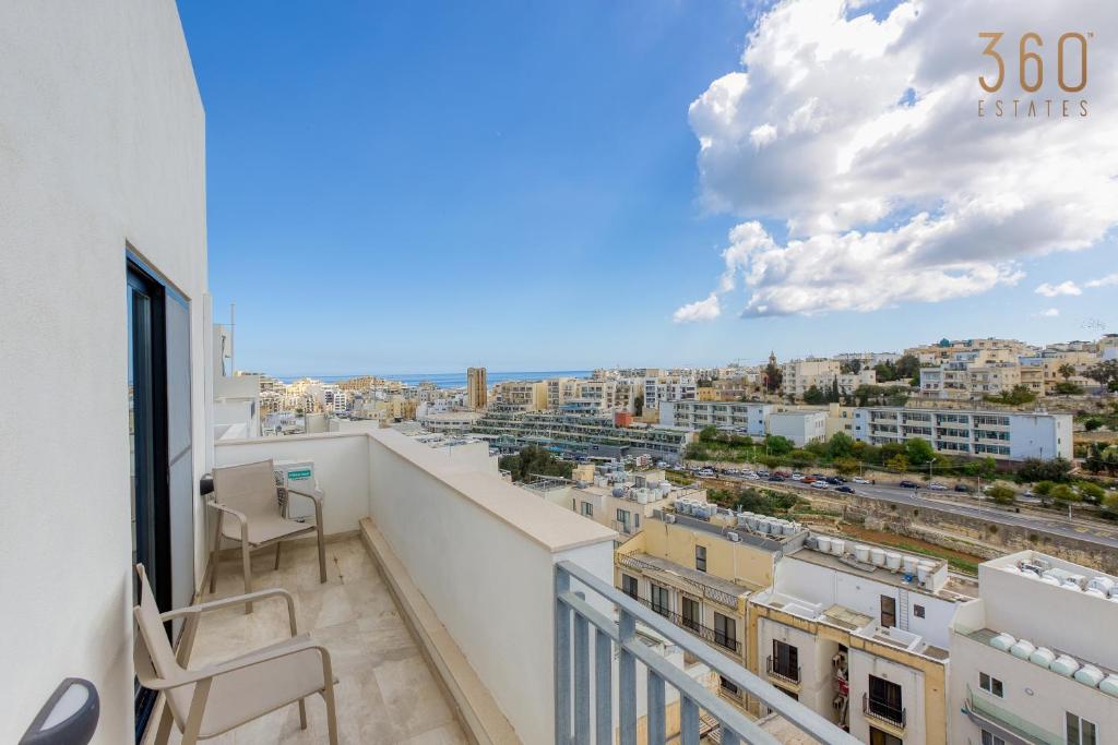 Cosy Penthouse with Terrace & views in St Julians by 360 Estates photo 4