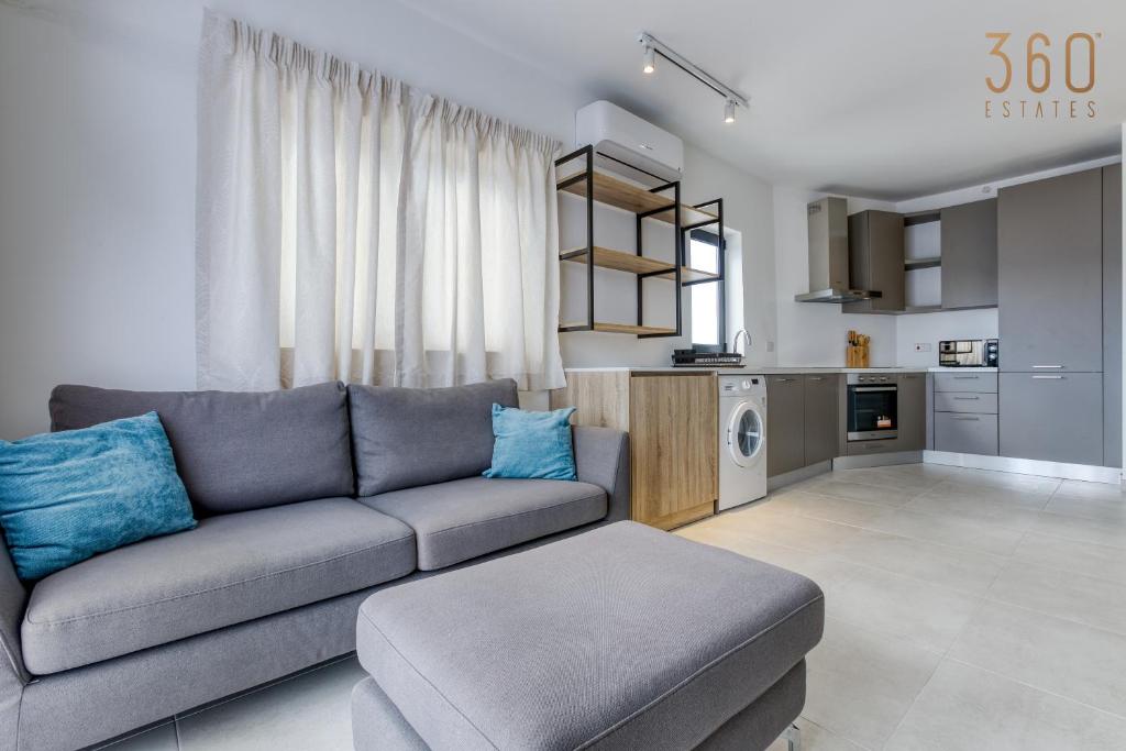 Cosy Penthouse with Terrace & views in St Julians by 360 Estates photo 2
