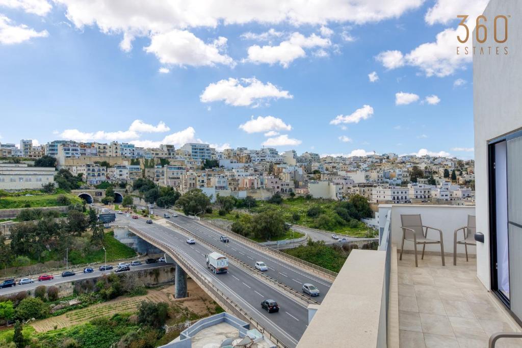 Cosy Penthouse with Terrace & views in St Julians by 360 Estates