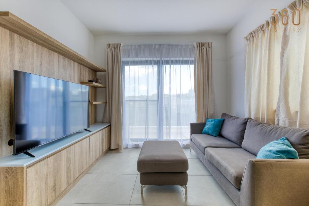 Cosy Penthouse with Terrace & views in St Julians by 360 Estates photo 1