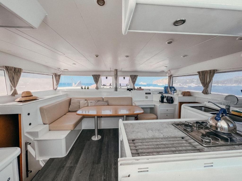Catamaran Lagoon 400 photo 1