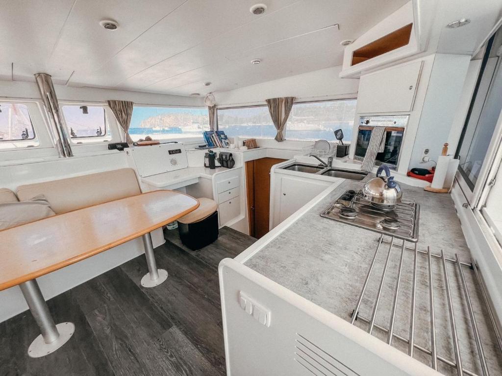 Catamaran Lagoon 400 photo 2